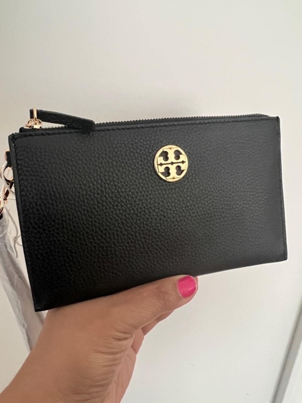 TORY BURCH•Chelsea Black Gold hardware logo wristlet